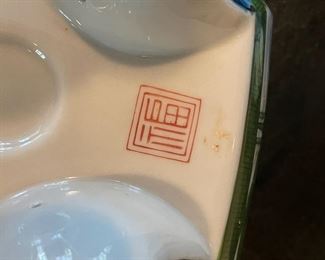 Pink & green chinoiserie urn with lid with stamp. Photo 3 of 2