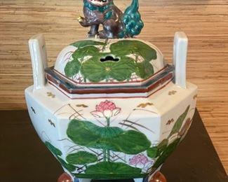 Pink & green chinoiserie urn with lid with stamp. Photo 1 of 2