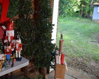 Lots of Great Xmas Decorations, Trees and Wreaths for EVERY Holiday