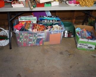 Lots of Great Xmas Decorations, Trees and Wreaths for EVERY Holiday