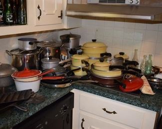 Club Aluminum Cookware in Harvest Gold