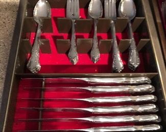 Oneida service for 12, includes tray