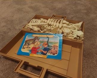 1989 Fisher Price Design-a-Saur Bones. Like New with instructions and case 