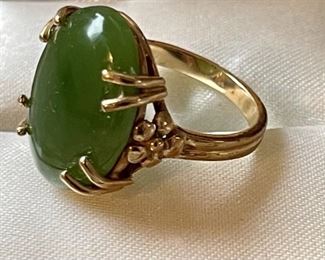 Vintage 10K Gold And Jade Stone Ring Size 7.5 And Weighs 5.5 Grams