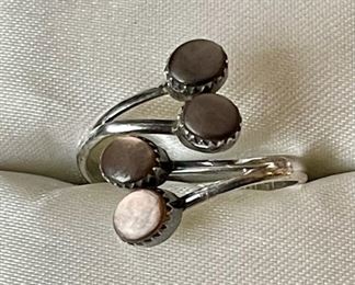 HM Coonsis Zuni Signed Sterling Silver & Shell Ring Size 5 (Sizable) Weighs 2.4 Grams 