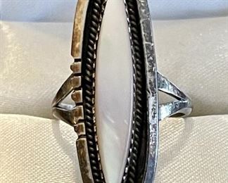 Sterling Silver And Mother Of Pearl Oval Navajo Ring Size  7 Weighs 5.4 Grams 