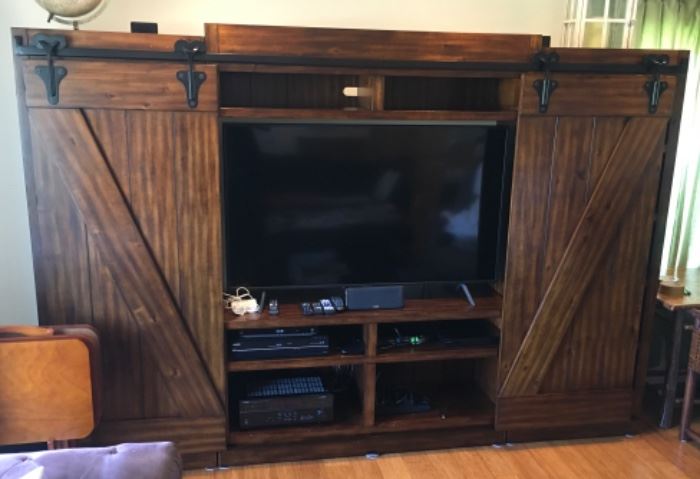 QUALITY BEAUTIFUL BARN DOOR LARGE ENTERTAINMENT CENTER