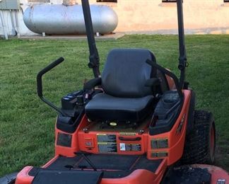 2010 KUBOTA ZD331 PRO COMMERCIAL 72" ZERO TURN MOWER WITH ONLY 445 HOURS. AMSOIL SERVICE OIL.
