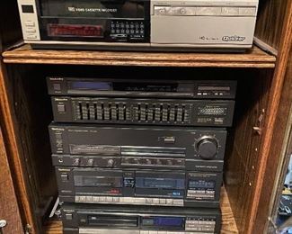 Technic’s stereo components