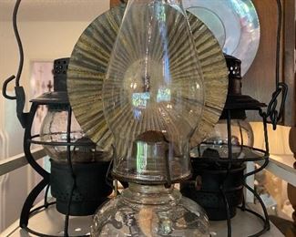 Oil lantern with reflector