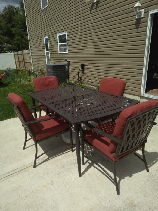 Patio Set metal table and6 chairs with cushions