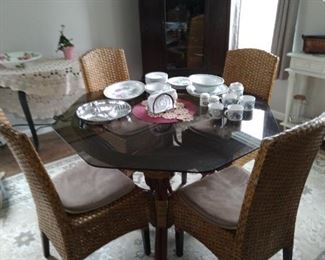 Pier One Classic Collector Wicker and Rattan Dining table and 4 chairs