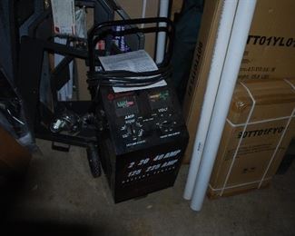 Schumacher Starter, Charger & Battery Tester - Model SE2254 - 2-20-40 AMP Charger - 125-225 AMP Starter Charger