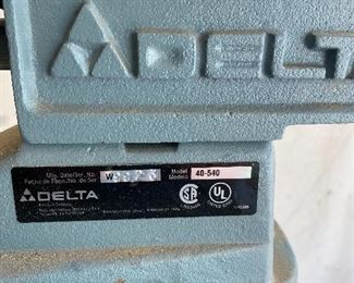 Delta 16" Varible Speed Scroll Saw - Model 40-540 - Includes: DELTA Stand