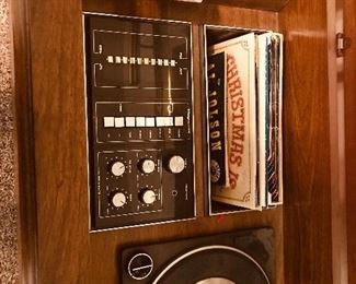 8-Track Am:Fm Magnavox stereo with turntable
