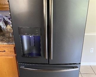 GE 27.7 Cubic Ft French Door Refrigerator