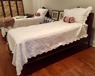 Matilese bedspreads and pillows 