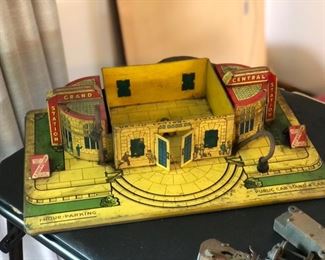 Vintage toy gas station, roof not shown. Very cool.