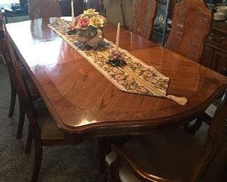 Bernhardt Dining Table w/ 6 Chairs & 2 Leaves