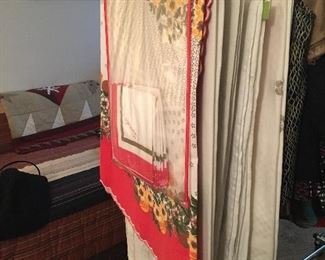 Vintage Tablecloth & Napkin Sets