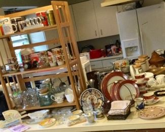 Lots of kitchen ware, utensils