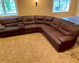 Electric reclining sectional sofa / couch / recliner / electric recliner / sectional couch