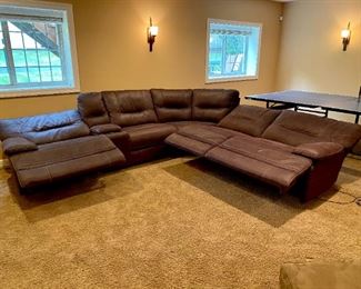 Electric reclining sectional sofa / couch / recliner / electric recliner / sectional couch