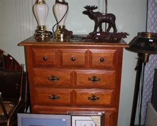 DRESSER, LAMPS
