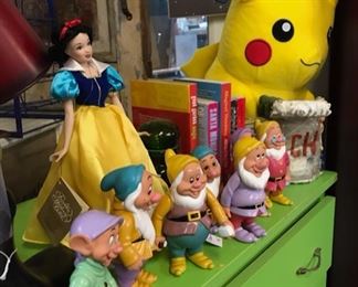 Vintage Snow White and the seven dwarves, green chest of drawers. 
