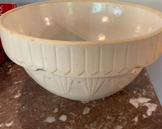 Old antique Rickell Fence mixing bowl
110.