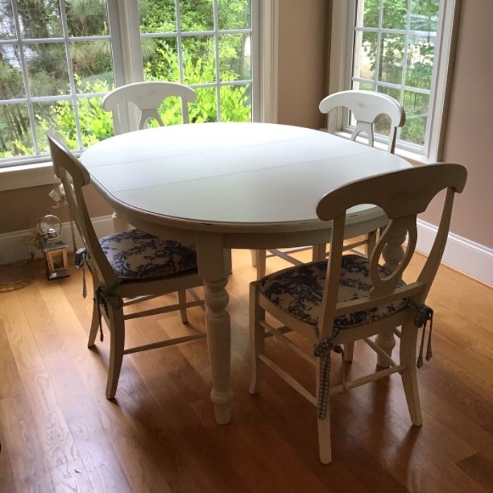 Beautiful Pottery Barn Table and Chairs with (2) extensions.  (1) as in photo.