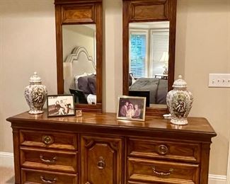 Double mirror dresser