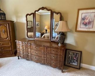 Thomasville Vintage Dresser and mirror