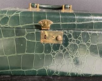 Vintage Green Crocodile Style Cowhide Makeup Case
