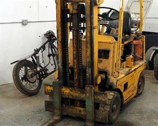 Vintage 1960s Clark Propane Fork Lift, Powers On