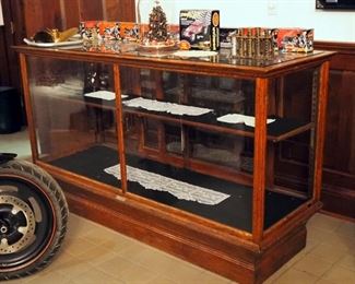 Antique Michigan Store Furniture Company, Solid Oak And Glass Display Cabinet With Adjustable Shelf And Sliding Glass Access Doors, 42" x 72" x 26"