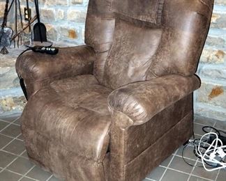 Ultra Comfort Micro-Fiber Electric Recliner, 45" x 40" x 32", Powers On