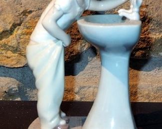 LLadro "Sleepy Girl At The Sink", 8" Tall
