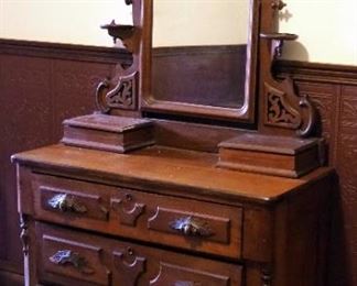 Antique Solid Wood 3-Drawer Dresser With Mirror And Jewelry Storage, 79" x 40" x 20"