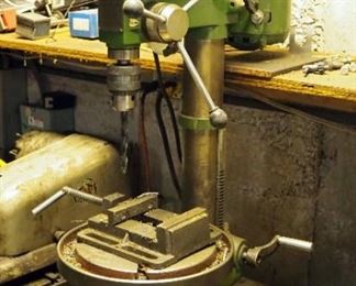 Central Machinery 12 Speed Drill Press, Model 726, With 4" Milling Vice, Powers On