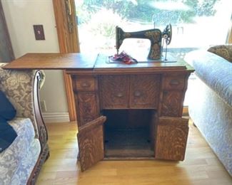 Fully Enclosed Singer Sewing Machine Cabinet