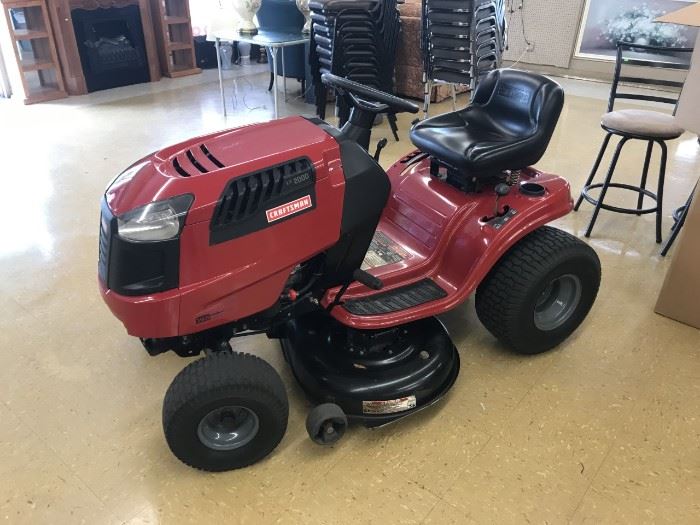 Craftsman LT 2000 Riding Lawn Mower Like New