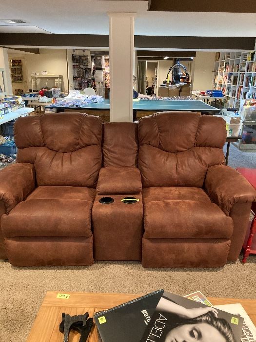Lazy Boy double theater seat with console and cup holders. Electric reclining.
