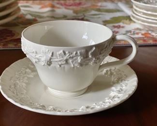 Antique Wedgewood Queensware white Shell Edge 5-piece pacesetting. Service for 10. Photo 3 of 4. 