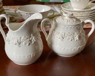 Antique Wedgewood Queensware white Shell Edge 5-piece pacesetting. Service for 10. Photo 4 of 4. 