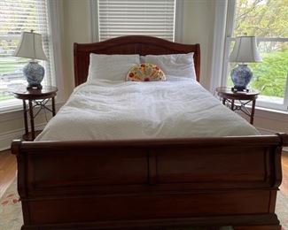 Queen Sleigh Bed. Photo 1 of 2