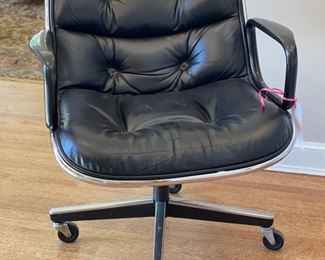 Vintage Knoll leather upholstered office chair! Photo 1 of 2