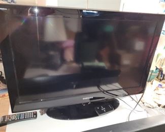NOW $25, 32" Samsung TV 2011
