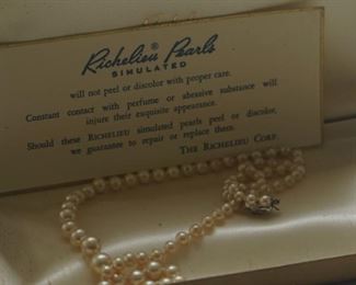 Simulated Richelieu Pearls