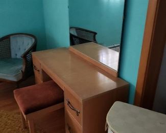 Bedroom set not marked in pretty fair condition